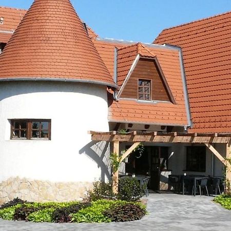 Kadarta Vendeglo Panzio Bed & Breakfast Veszprem Luaran gambar
