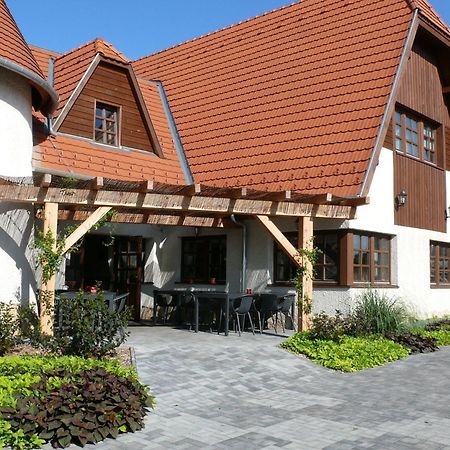 Kadarta Vendeglo Panzio Bed & Breakfast Veszprem Luaran gambar
