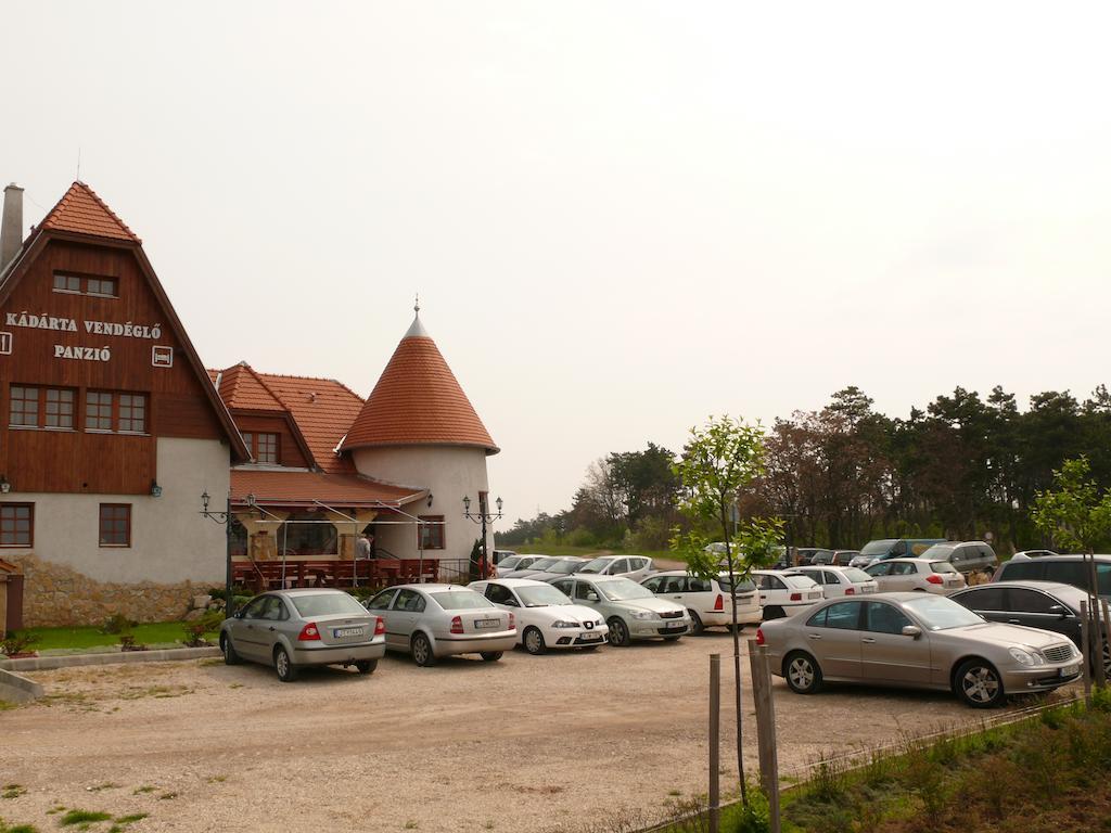 Kadarta Vendeglo Panzio Bed & Breakfast Veszprem Luaran gambar