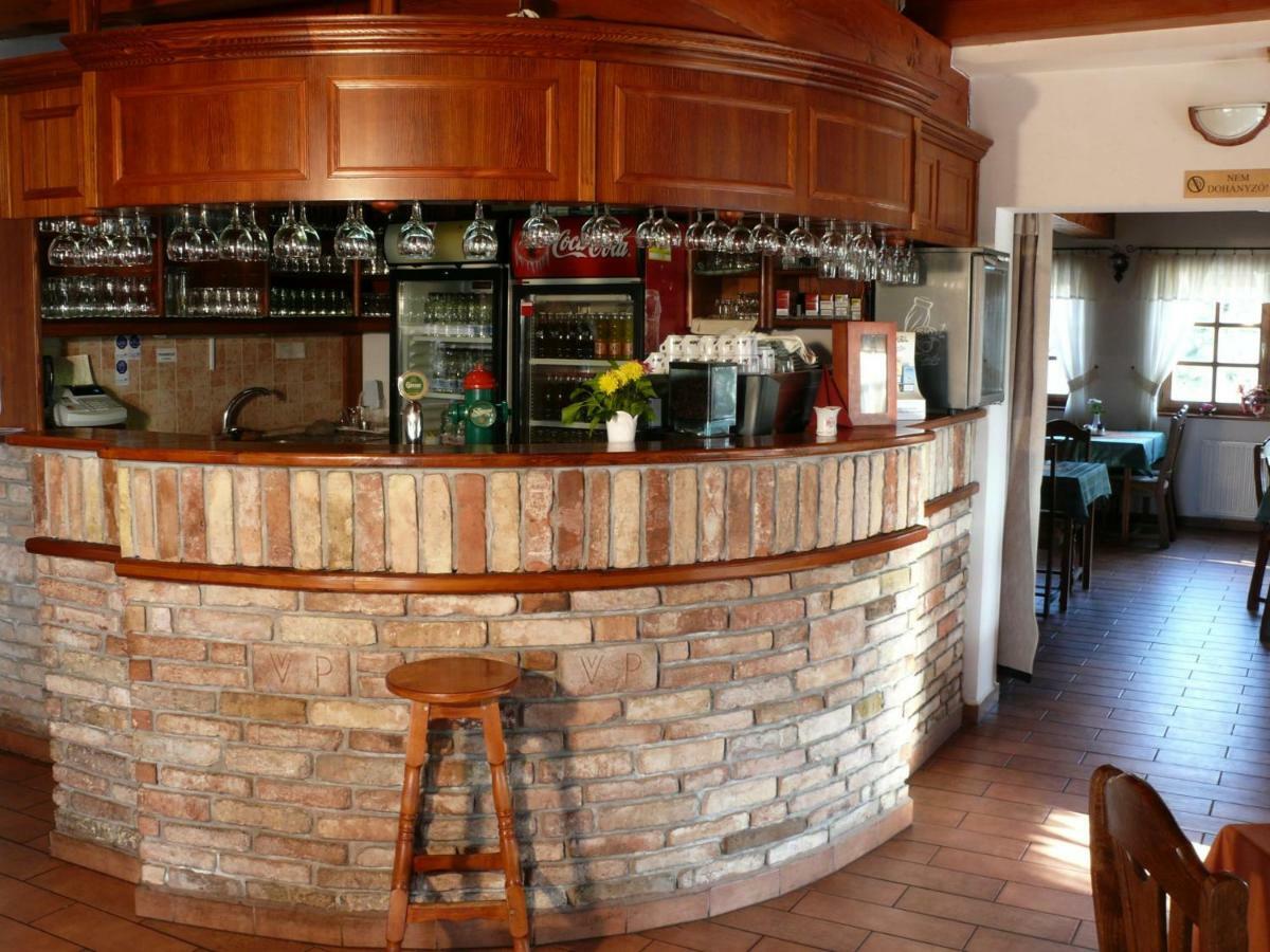 Kadarta Vendeglo Panzio Bed & Breakfast Veszprem Luaran gambar